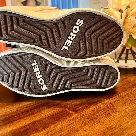 BRAND NEW Women's Sorel Out N About Sporty Wedge Sneaker Booties in Sand Size 9 - Picture 8 of 8